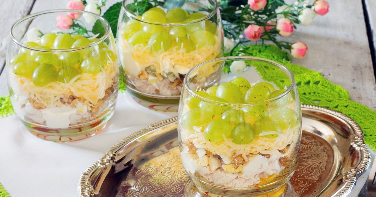 Салат Тиффани с копченой курицей классический