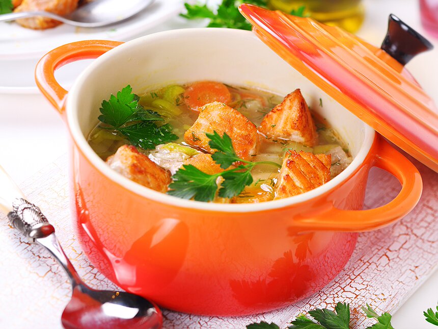 Томатный суп с копченой рыбы