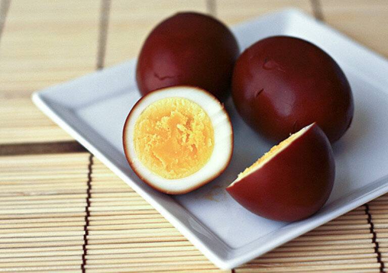 Копченые яйца – простая закуска с оригинальным вкусом