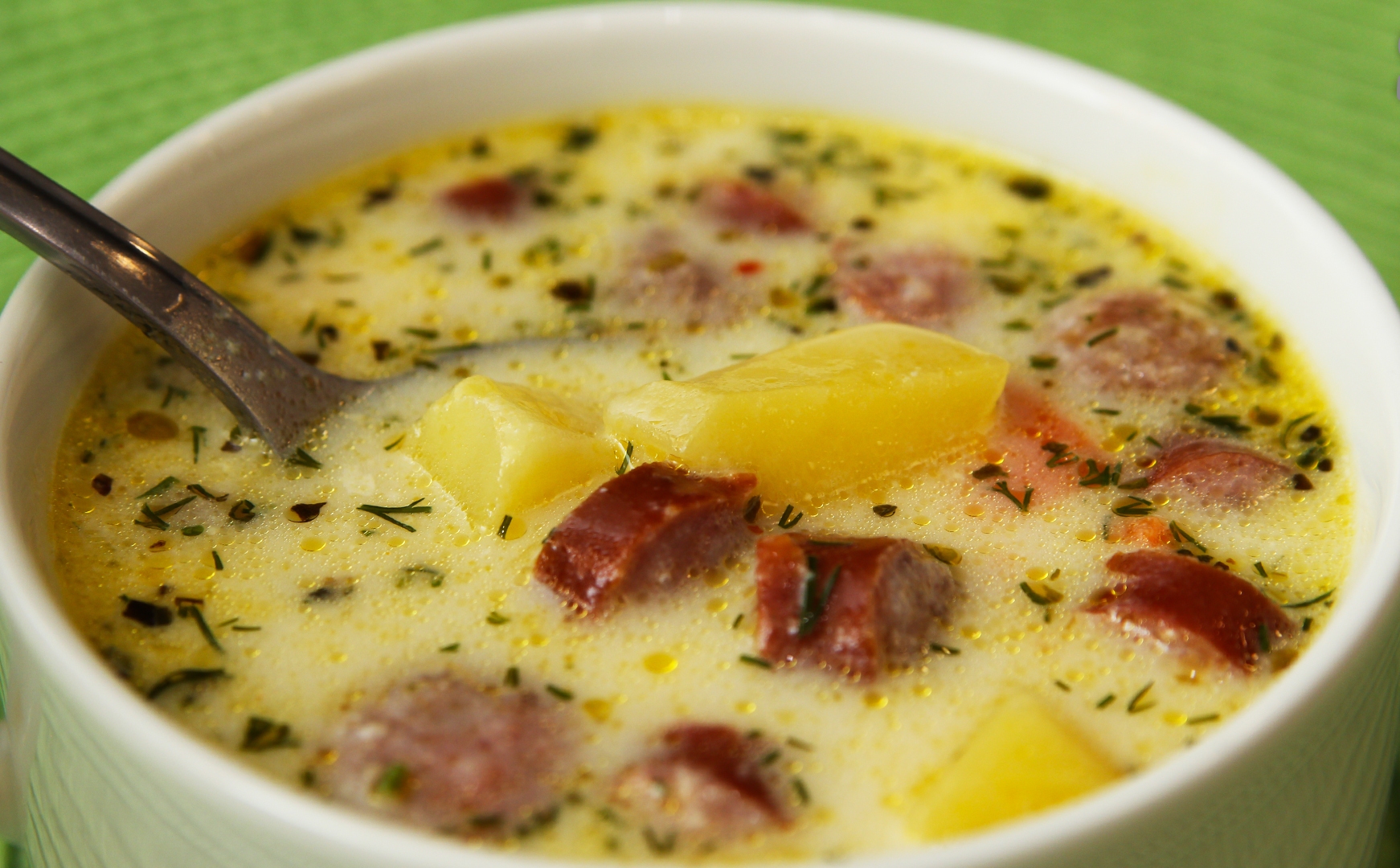 Суп сырный с копченостями – пикантные первые блюда