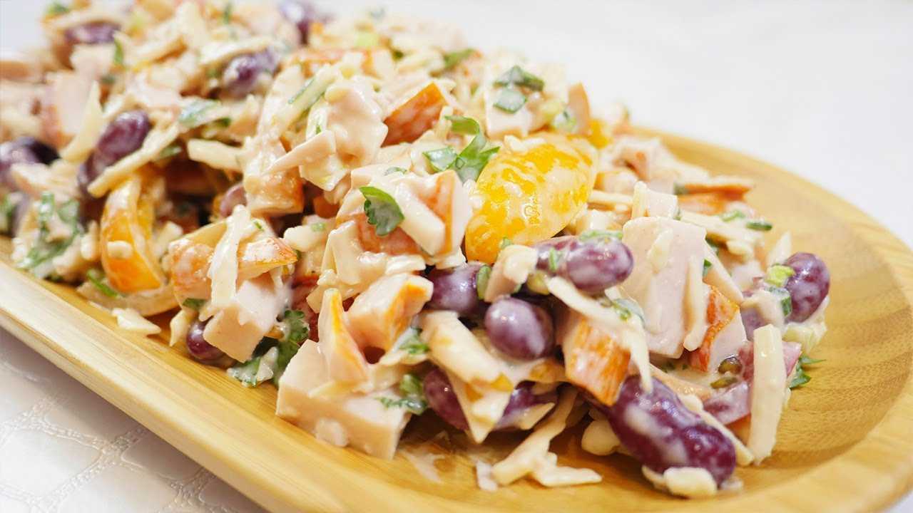 Салат с фасолью и копченой курицей – вкусно, просто и полезно